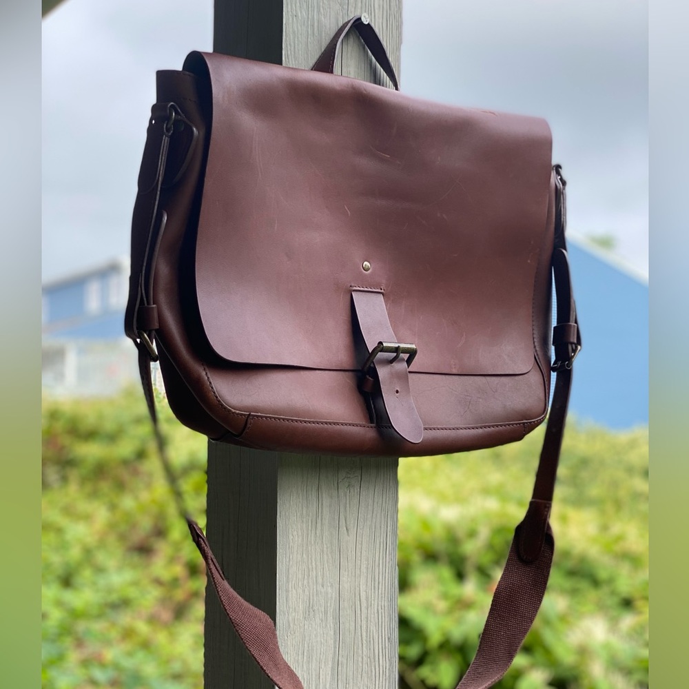 L.L. Bean Rich Brown Leather Messenger Bag - Picture 3 of 15